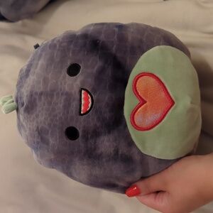 Squishmallow Xander belly heart 8 inch